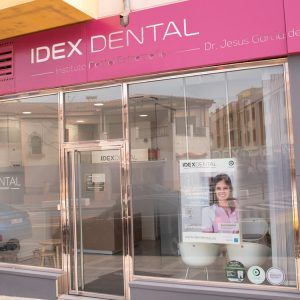 Fachada de la clínica dental Idexdental en Coria, Extremadura